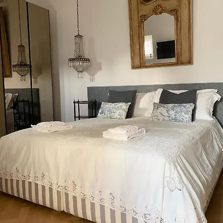 La Maison Bed & Breakfast *