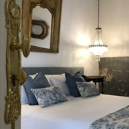 La Maison Bed & Breakfast *