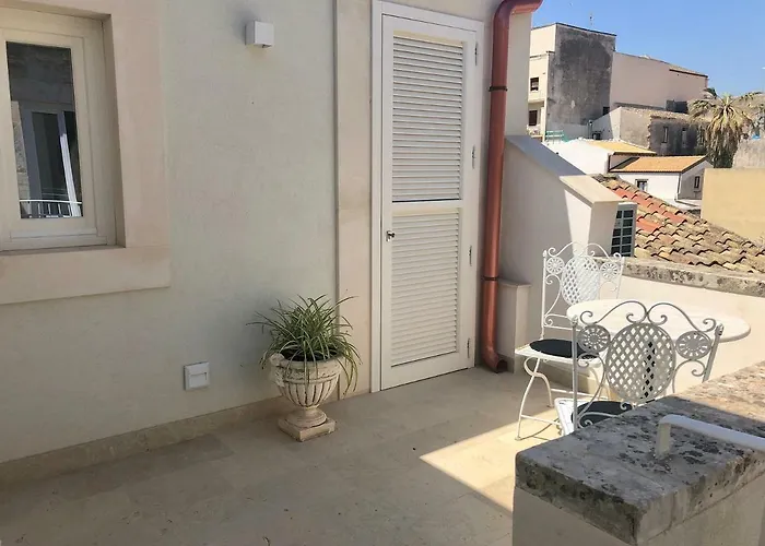 La Maison Bed & Breakfast 4*
