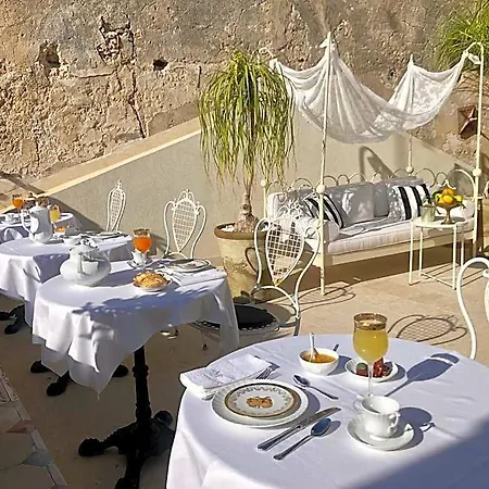 Oda ve Kahvaltı La Maison Siraküza