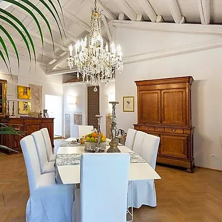 Oda ve Kahvaltı La Maison 4*