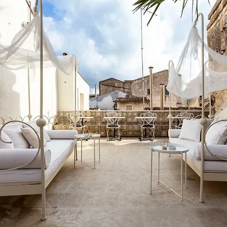 La Maison Bed & Breakfast *